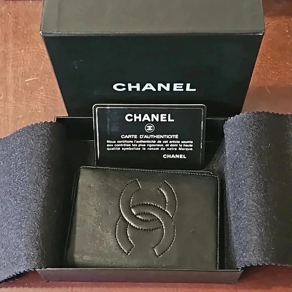 Chanel CC Logo Lambskin Leather Bifold Card Case Black with auth card and box - Picture 5 of 6